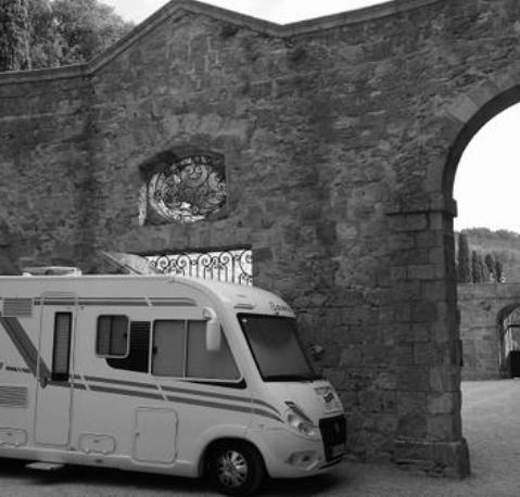 Camping car Bavaria à l'abbaye de Fontfroide